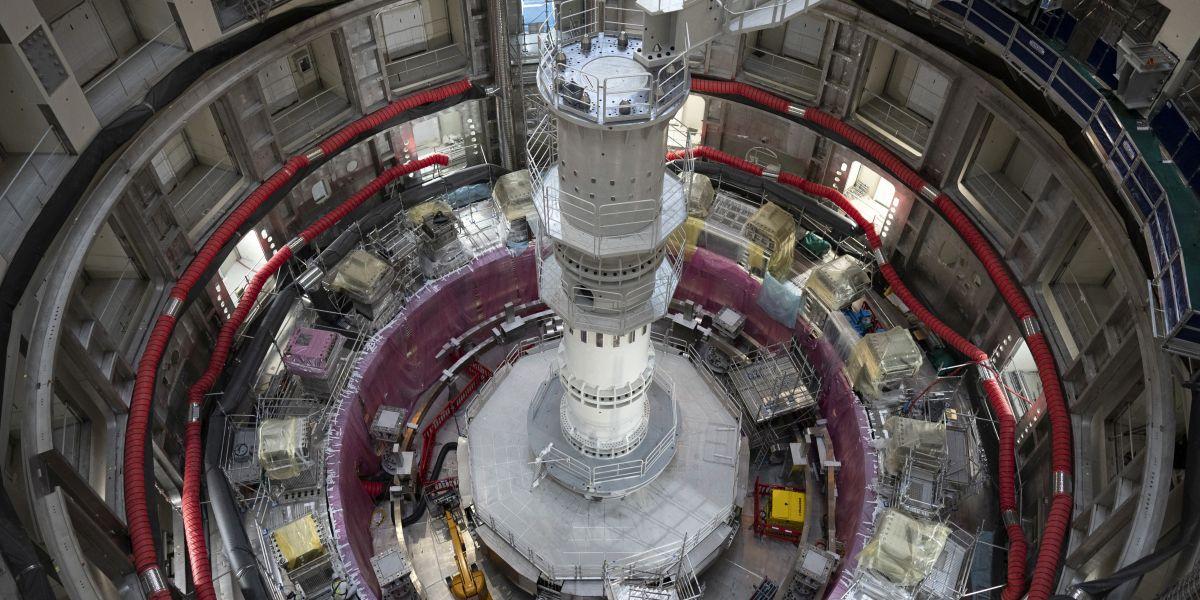 ITER Tokamaken i Saint-Paul-Lez-Durance, i frankrike, är världen största och mest påkostade fusionsprojekt