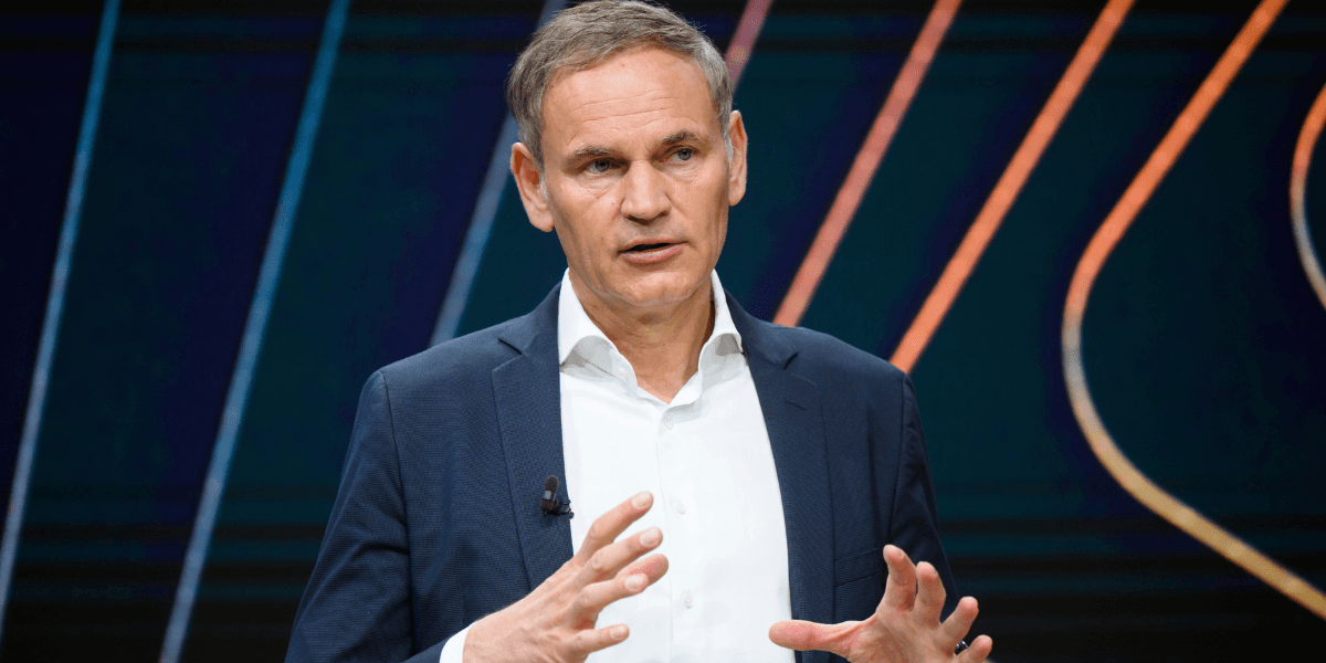 Oliver Blume rör om i grytan, kortsiktigt. (Foto: Julian Stratenschulte/AP/TT)