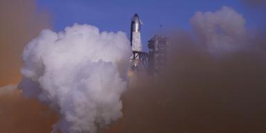 SpaceX:s superraket Starship sköts upp från Starbase i Texas den 27 maj, 2025, men förlorade kontroll efter ett par minuter.