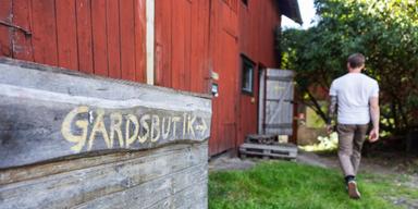 Den 1 juni tillåts gårdsförsäljning av alkohol, för dem som har tillstånd och rutiner.