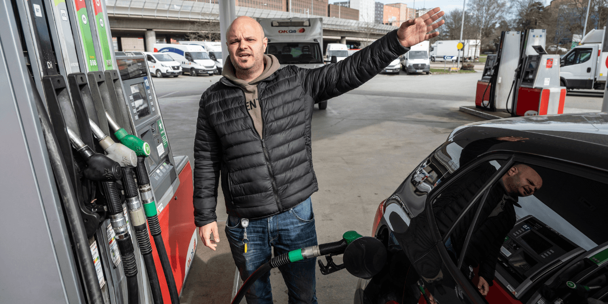 Ingen ljusning i sikte för bensinpriset. (Foto: Anders Wiklund/TT)