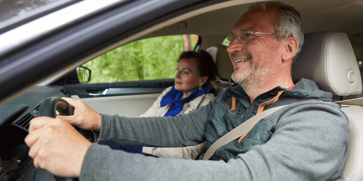 Borde det vara lag på att personer över 70 år ska syntestas regelbundet? (Foto: Canva)