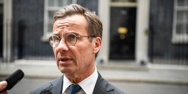 Statsminister Ulf Kristersson meddelar att Sverige kallar upp Israels ambassadör