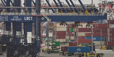 Global handel nära brista innan tullpausen