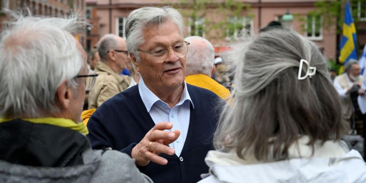Köper upp och slår ihop IT-bolag
