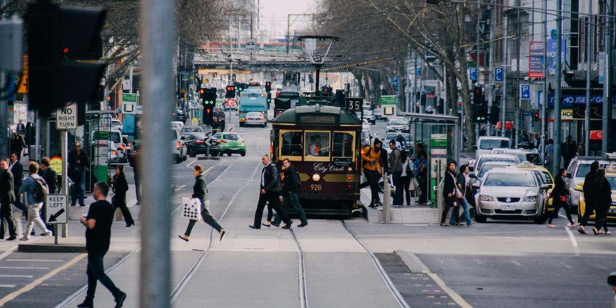 Vy över Melbourne, där konsumenter nu lockas av kinesiska e-handelsplattformar som pressar priserna och dämpar inflationen i vardagen. (Foto: Unsplash)