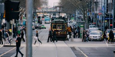 Vy över Melbourne, där konsumenter nu lockas av kinesiska e-handelsplattformar som pressar priserna och dämpar inflationen i vardagen. (Foto: Unsplash)