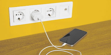 Ladda mobilen säkert