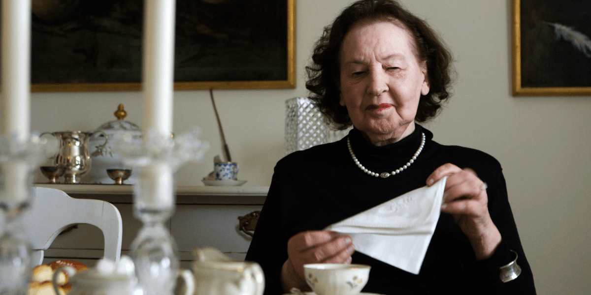 Kvinna, ta en kopp kaffe till - och åldras väl