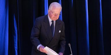 Fredrik Lundbergs Industrivärden är en av de aktier som nu kommer in i OMXS30. Men flera andra klassiska bolag på börsen får samtidigt lämna när reglerna görs om.