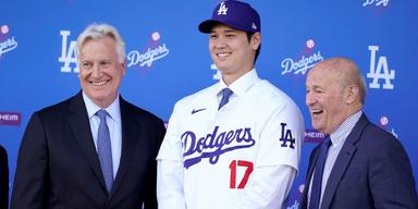 Mark Walter, till vänster, äger sedan tidigare baseball-laget Dodgers, blev enligt uppgifter i natt äger till ytterligare ett lag i en affär som beskrivs som den största någonsin inom idrottsvärlden.