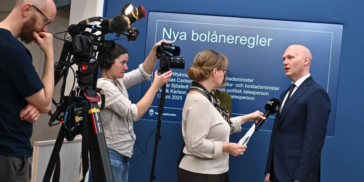 Finansmarknadsminister Niklas Wykman meddelar nya regler för bolån.