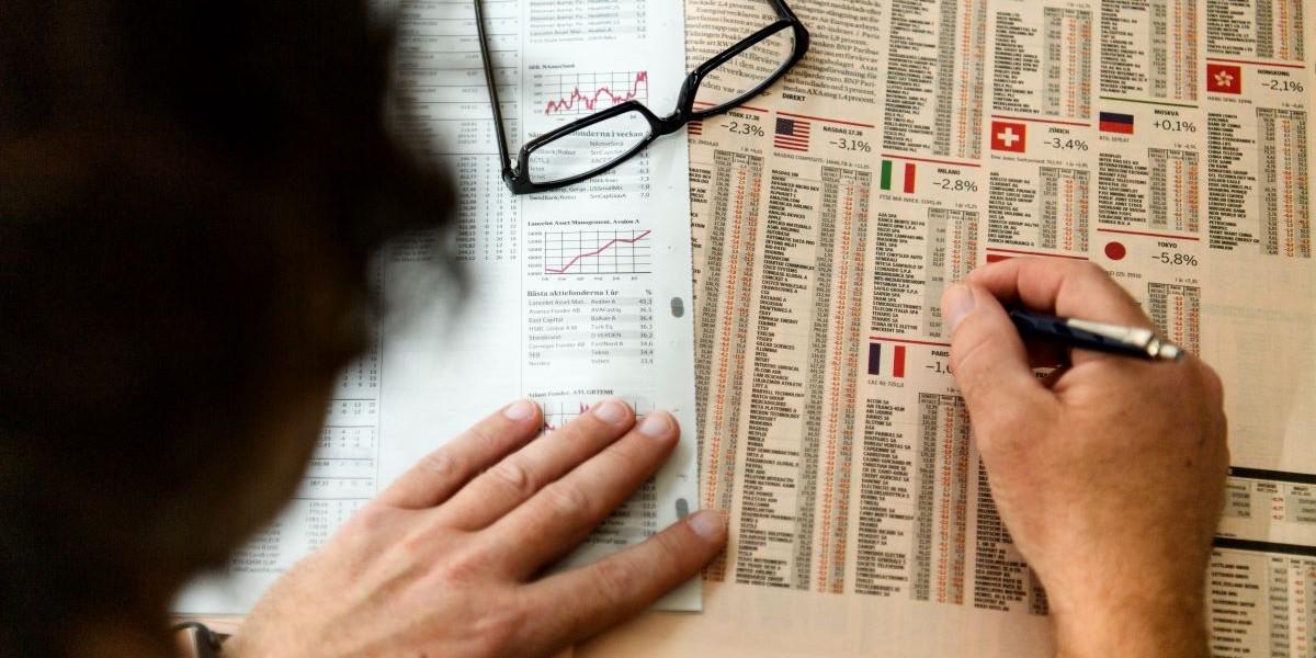 Ett nytt index pekar ut vilka börser som är över- respektive undervärderade.