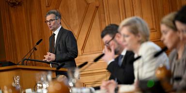 Riksbanken direktion, som sätter räntan i Sverige, i samband med en utfrågning i riksdagen tidigare i våras.