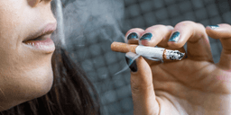 Cigaretten är tillbaka – och den glöder på både svenska och amerikanska läppar