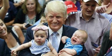 Trump vill gynna barnafödande och nu finns förslag att ge 1000 krobor till alla nyfödda.