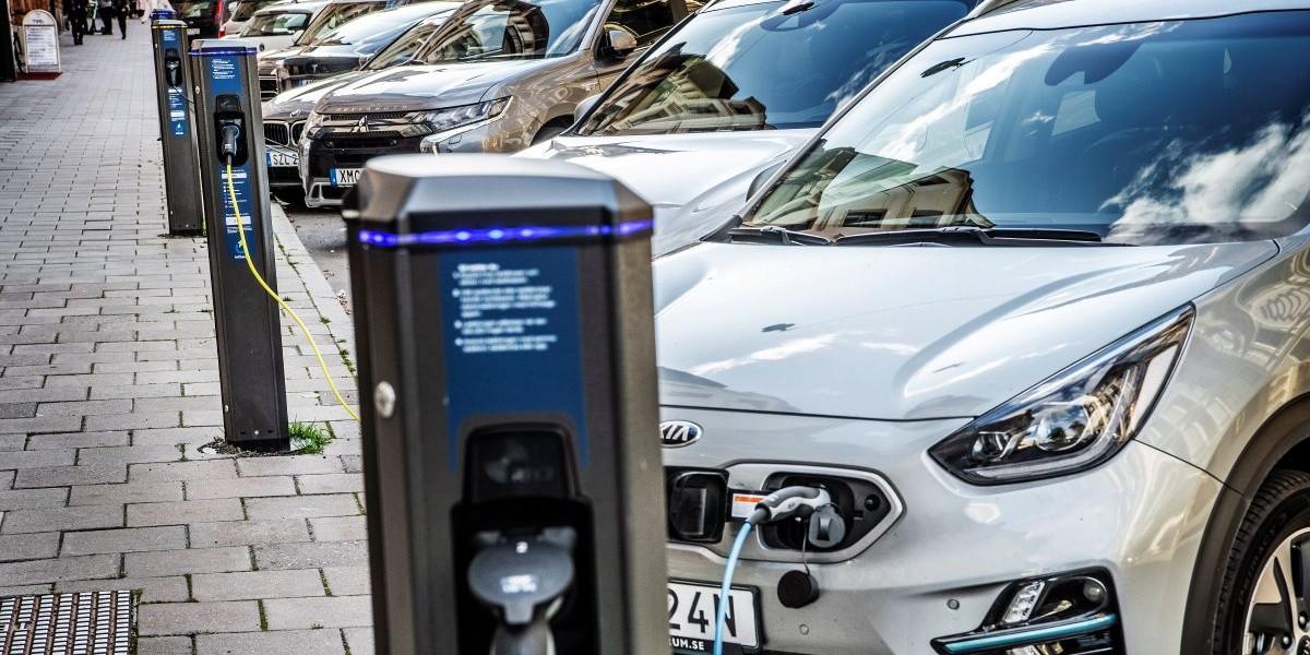 Risk för stopp hos elbilsfabriker