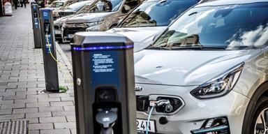Risk för stopp hos elbilsfabriker