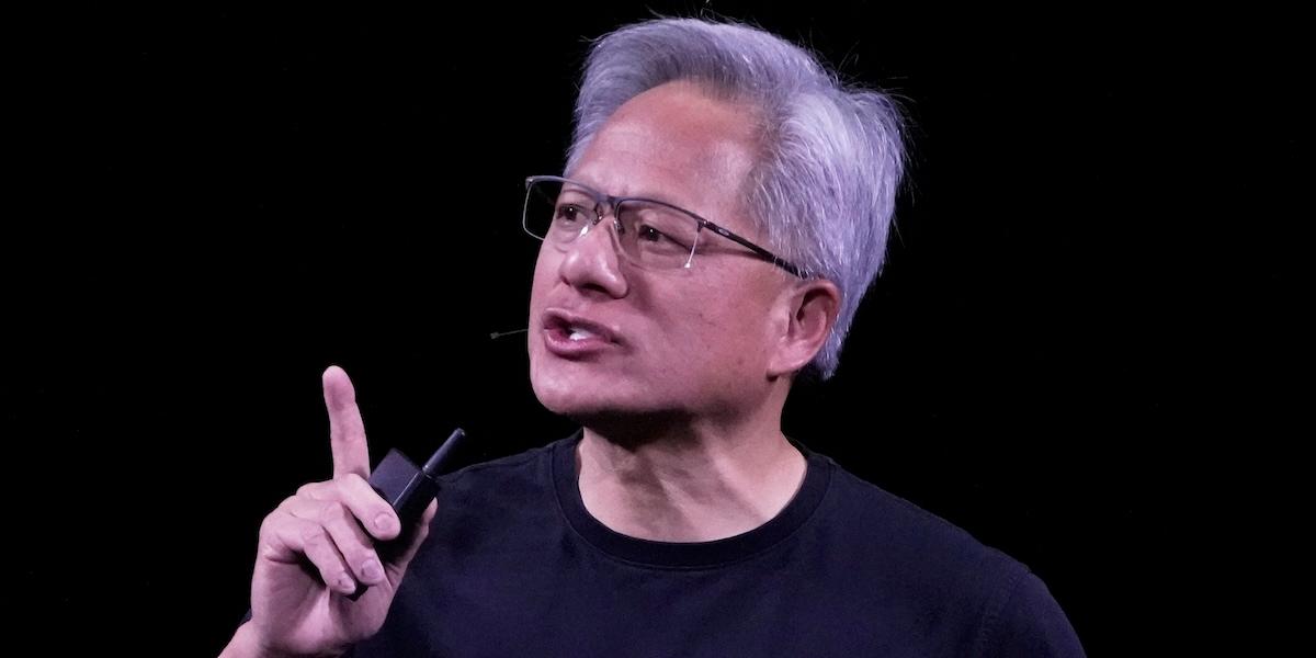 Jensen Huang håller keynote-tal på VivaTech 2025 i Paris.