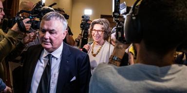 Kräver att HD tar upp domen mot Swedbanks ex-vd