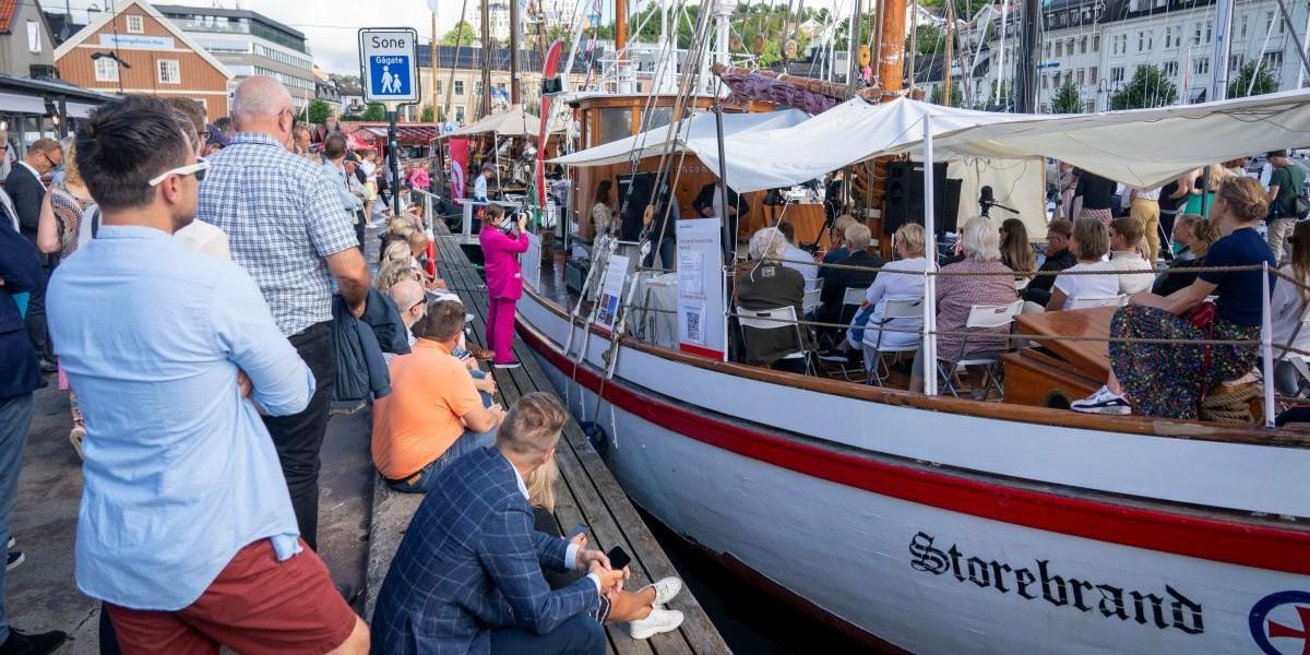 Kritik - lånade 600 miljoner för att handla av sig själv