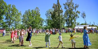 I år är midsommarmaten “ovanligt prisvärd”, skriver SEB