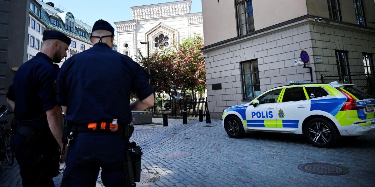 Polisinspektör åtalad för stöld