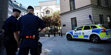 Polisinspektör åtalad för stöld