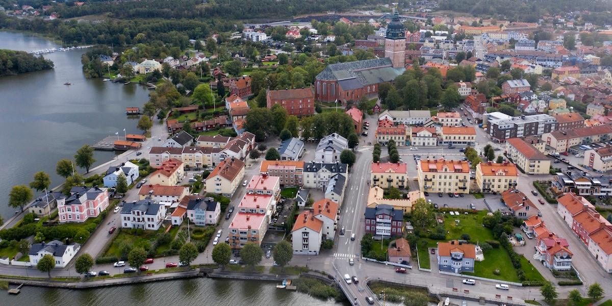 Vy över Strängnäs där nytt AI-center planeras – stor investering i svensk digital infrastruktur
