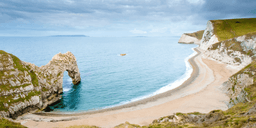 Världens vackraste strand finns i England + 10 svenska lika fina