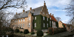 De slåss om två slott och tre miljarder
