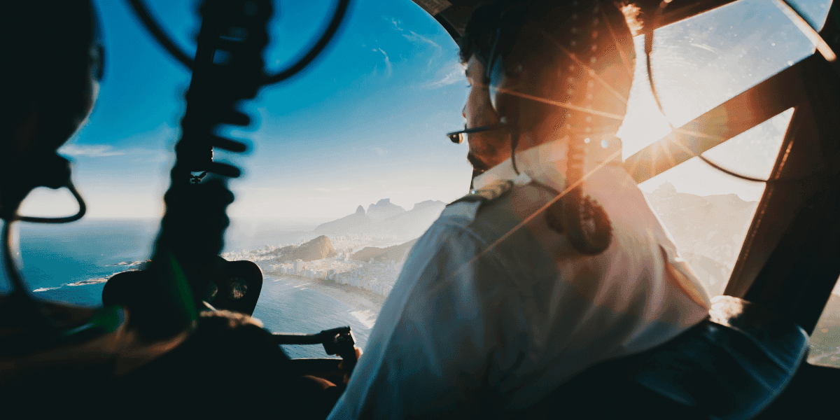 Cockpit under inflygning – ett av flygets mest kritiska ögonblick för piloter och passagerare. (Foto: Canva)