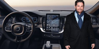 Tim Zajaros stämmer Volvo för dåliga högtalare. (Foto: Volvo och Nicholas Hunt/Getty Images)