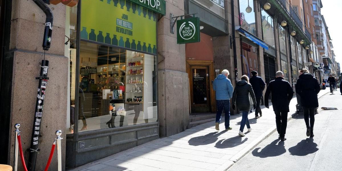 Svag ökning av optimismen inom handeln