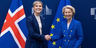 Island närmar sig EU. På bilden syns Europeiska kommissionens ordförande Ursula von der Leyen och Islands premiärminister Kristrún Frostadóttir.