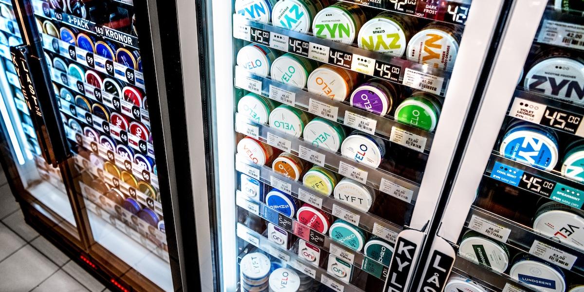 Willys har börjat ta bort snuskylar i sina butiker för att spara energi. En namninsamling mot beslutet har på tre veckor samlat nära 24 000 underskrifter.