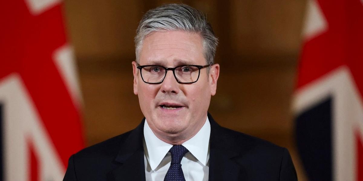 Den brittiske premiärministern Keir Starmer ska pressa Israel genom att erkänna Palestina.