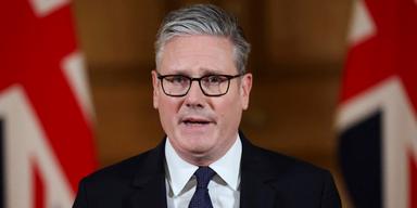Den brittiske premiärministern Keir Starmer ska pressa Israel genom att erkänna Palestina.
