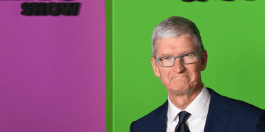 Apples vd Tim Cook under ett framträdande. Företaget planerar en rad nya AI-produkter, inklusive robotar, smarta högtalare och hemlarm, samtidigt som kritiker ifrågasätter bolagets innovationskraft.