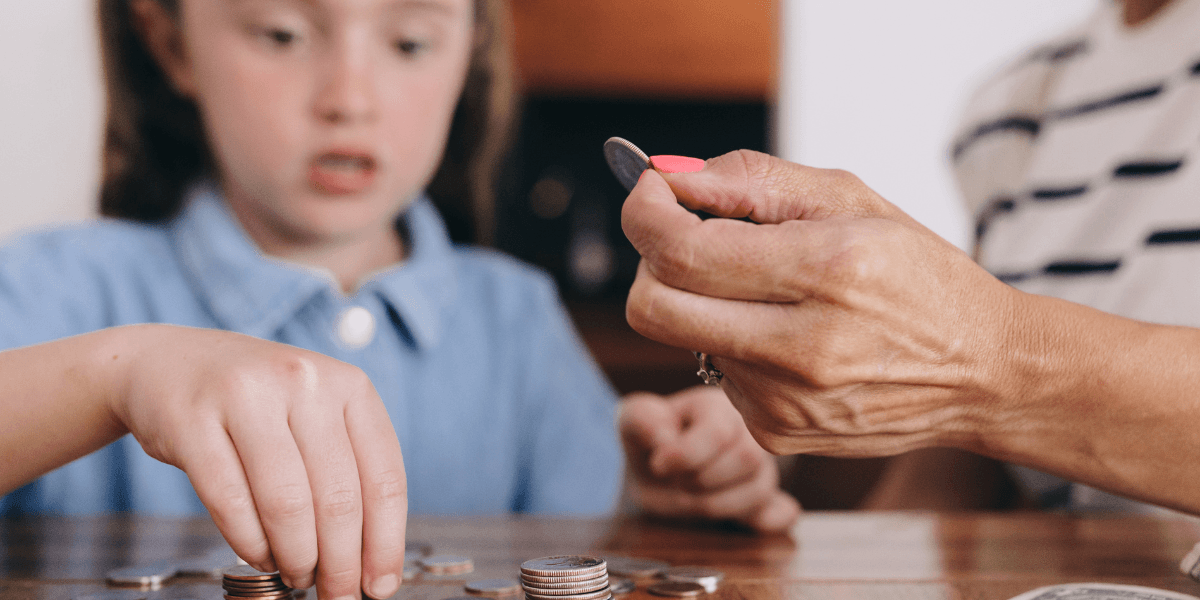 Enligt experterna är det inte summan utan lärandet bakom månadspengen som räknas.