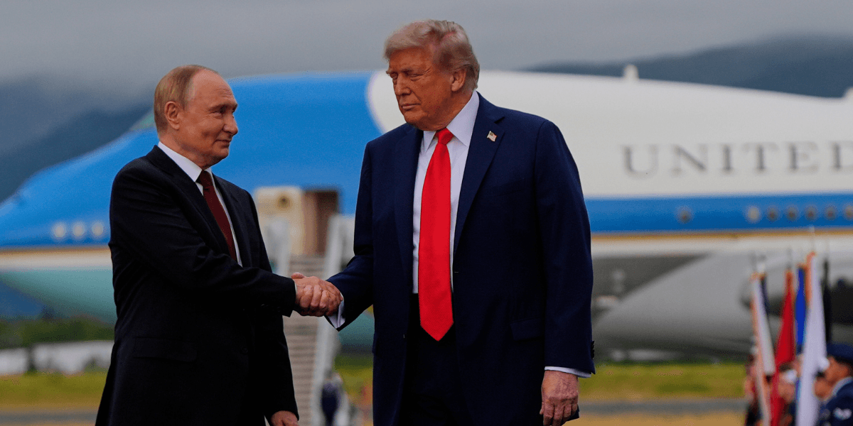 Mycket står på spel i det pågående mötet mellan president Trump och president Putin i Alaska.