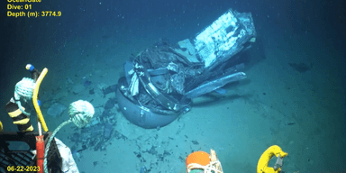 Fjärrstyrda undervattensfarkosters film av Titans akterkupol, akterring, skrovrester och kolfiberskräp på havsbottnen. (Foto: U.S. Coast Guard)