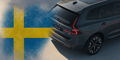 Bilarna stannar i Sverige, det är bra. (Foto: Volvo och Canva. Bilden är ett montage)