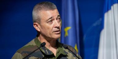 Den franske toppgeneralen Thierry Burkhard anser att Europa måste bli hårdare.