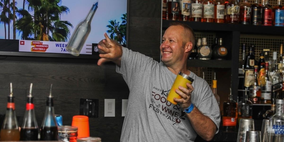 Bartenders tillhör yrken som blir ally hetare när AI tar över på kontoren.