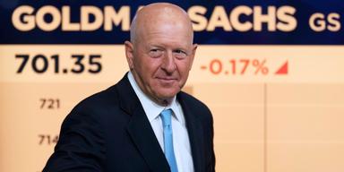 Goldman Sachs-vd:n David Solomon bör hellre jobba som dj menar Trump. Nu har många storbolag hamnat i skottgluggen.