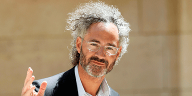 Starkt kvartalsrapport.Men, Alex Karp, CEO för Palantir, står inför en kombination av rekordstor efterfrågan på AI‑tjänster och fortsatta protester mot företagets kontroversiella myndighets- och militärkontrakt.