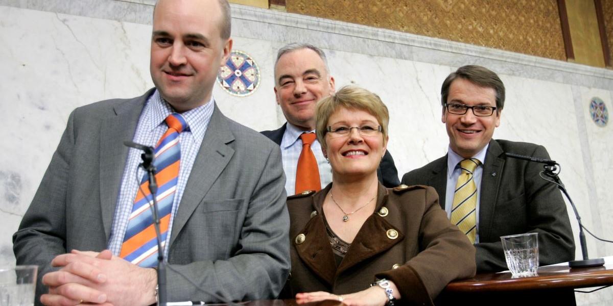 En glad Alliansregering i samband med att Fastighetsskatten avskaffades 2008. Är den på väg att göra comeback nu?