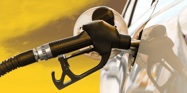 Låga prognoser för oljan och dollarn borgar för ännu lägre priser på bensin och diesel. (Kollage: Canva)