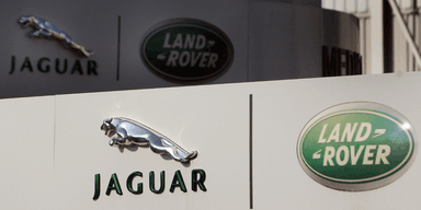 JLR verkar vara igång igång, så smått. Men skulderna är enorma. (Foto: Dave Thompson/AP/TT)